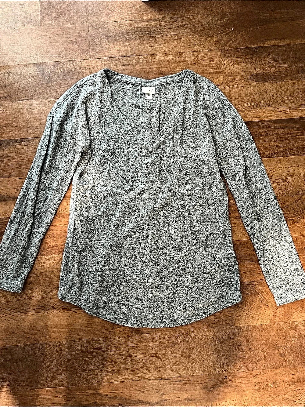 Women's Gray Long Sleeve V-Neck Size XS Like New